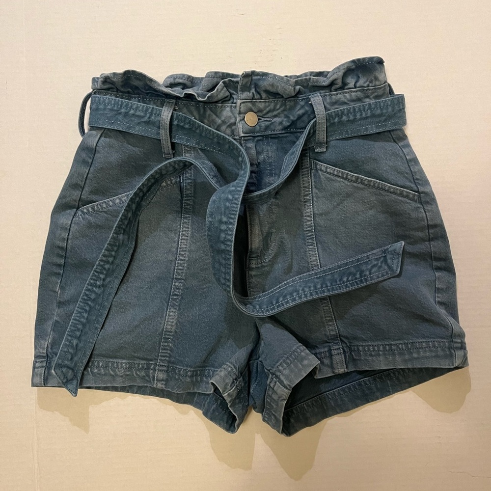 Universal Thread high waisted denim shorts ruffle waist belt drop pockets 2/26